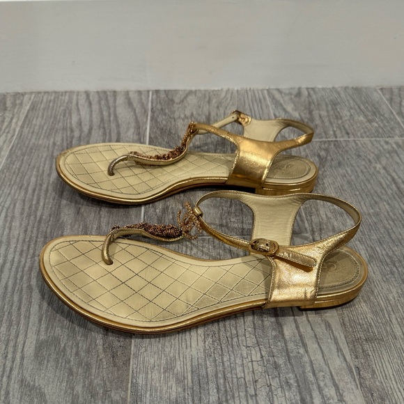 Chanel gold interlocking CC logo t strap sandals - Picture 3 of 12